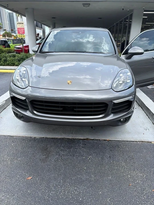2016 Porsche 958 Cayenne - Image 2 of 9