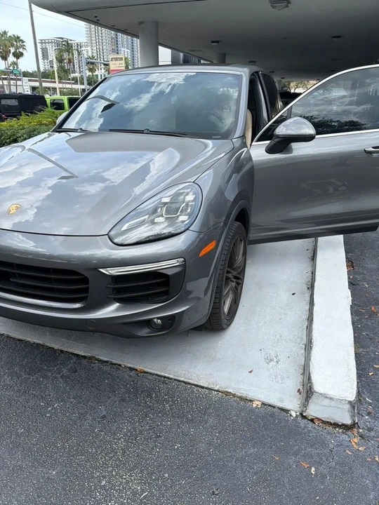 2016 Porsche 958 Cayenne - Image 3 of 9
