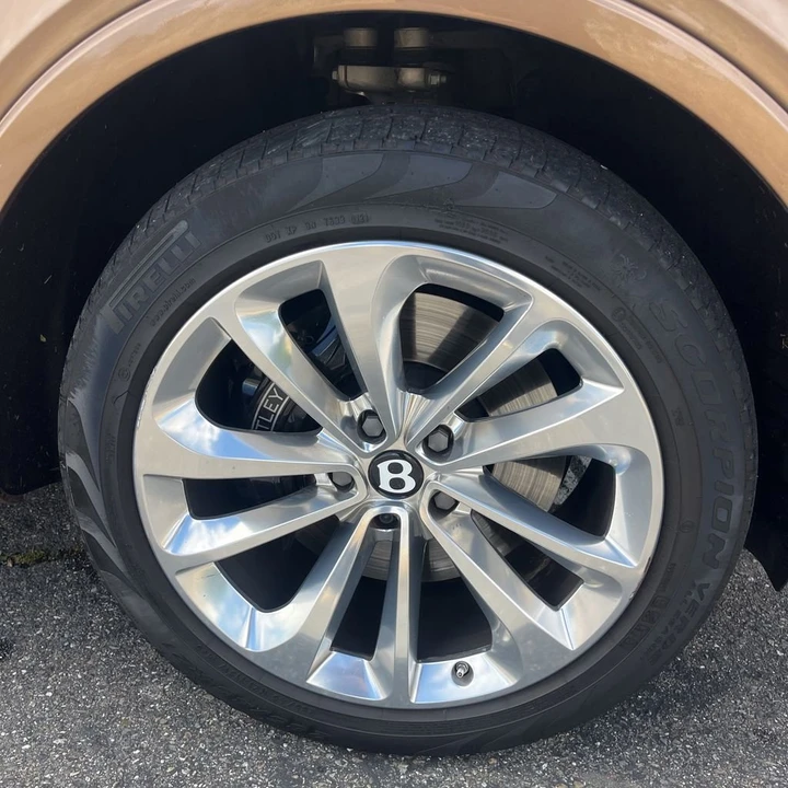 2017 Bentley Bentayga - Image 24 of 27