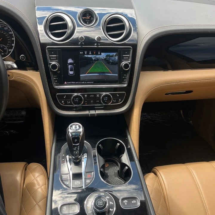 2017 Bentley Bentayga - Image 17 of 27
