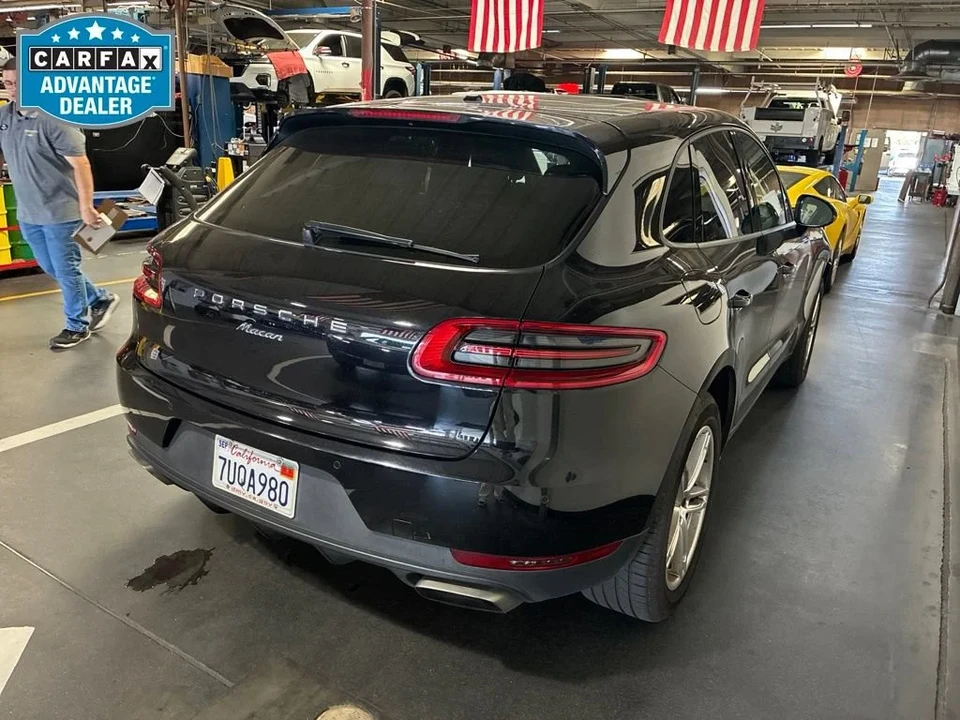 2017 Porsche Macan - Image 2 of 7