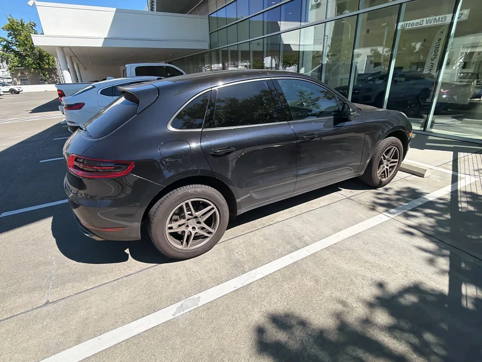 2017 Porsche Macan - Image 2 of 5