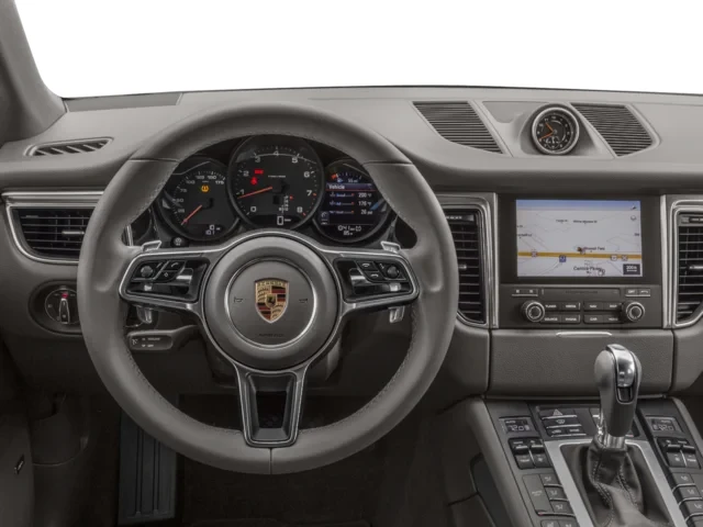 2017 Porsche Macan - Image 7 of 16