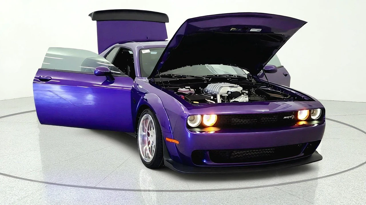 2019 Dodge Challenger SRT Hellcat 3rd Gen - Image 12 of 31