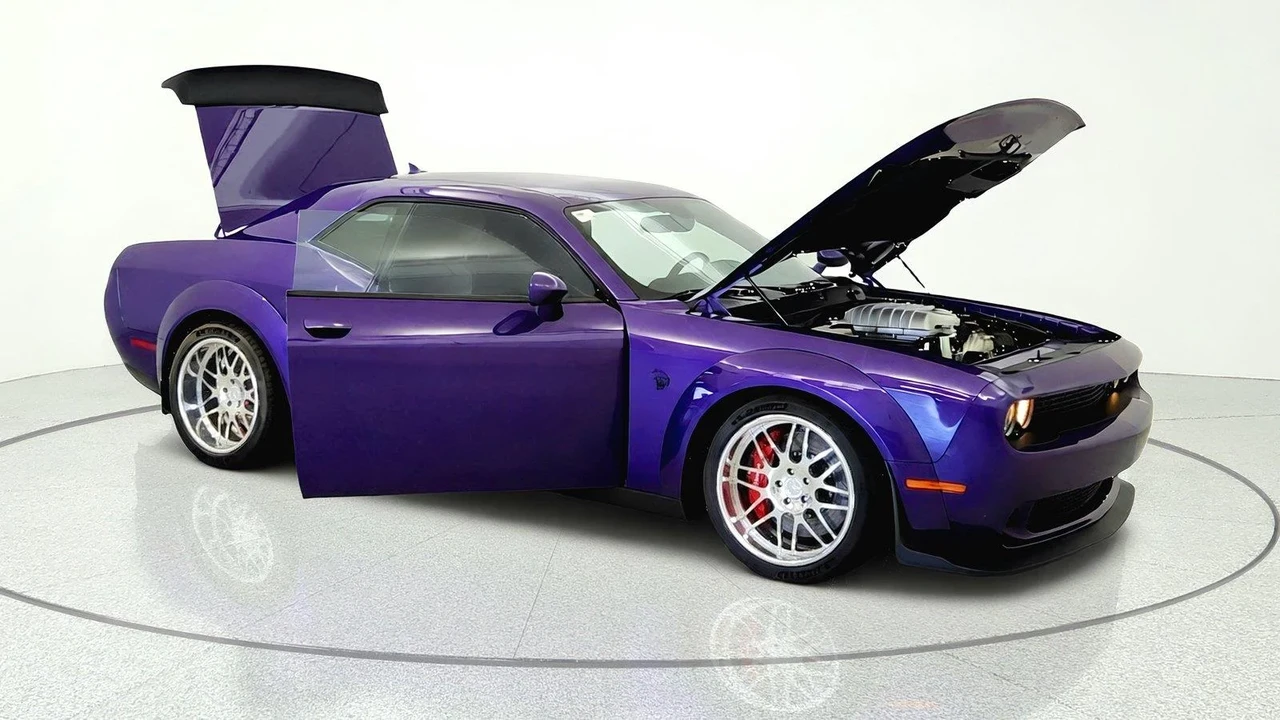 2019 Dodge Challenger SRT Hellcat 3rd Gen - Image 11 of 31