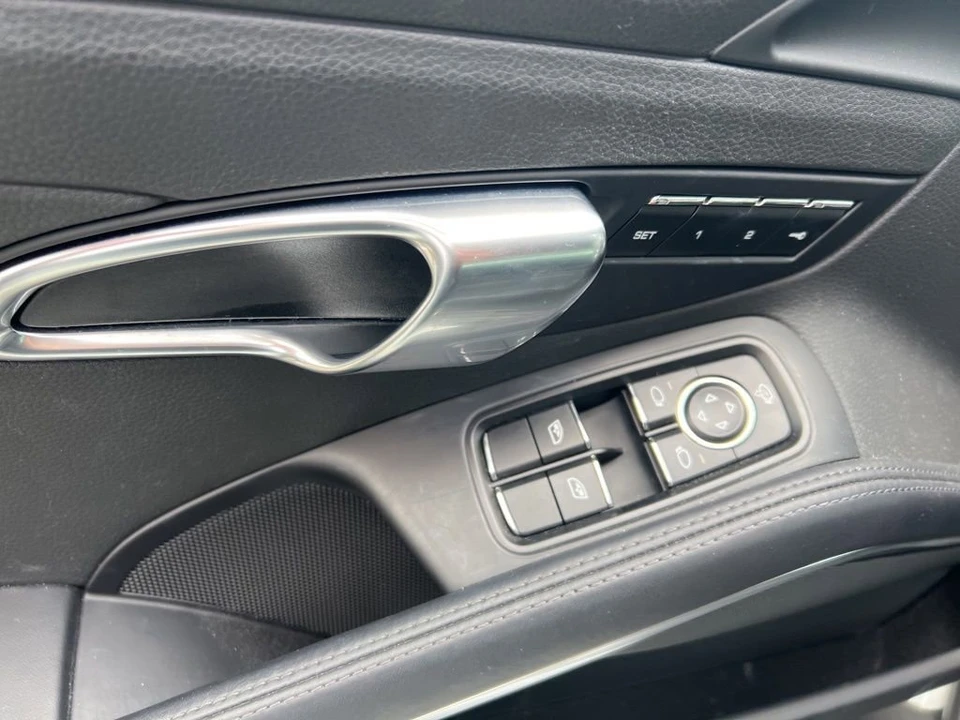 2019 Porsche - Image 18 of 19
