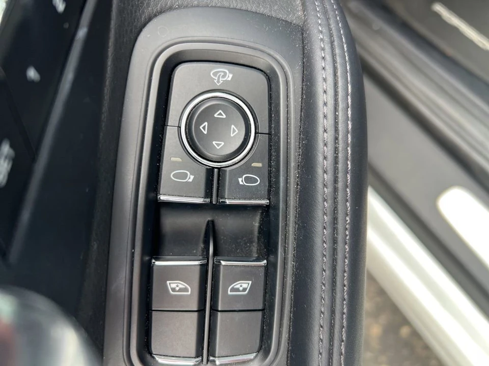 2019 Porsche - Image 17 of 19