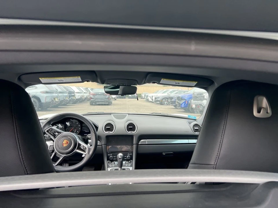 2019 Porsche - Image 15 of 19