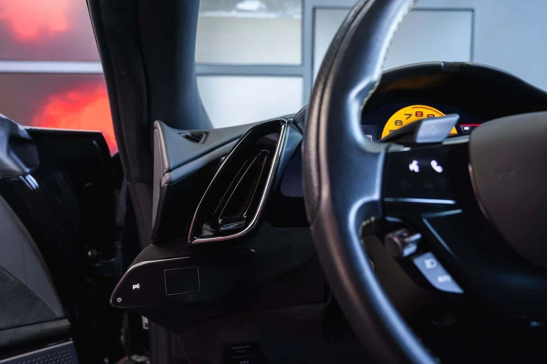 2021 Ferrari Roma - Image 20 of 31