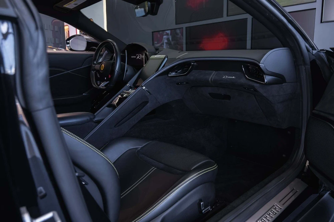 2021 Ferrari Roma - Image 29 of 31