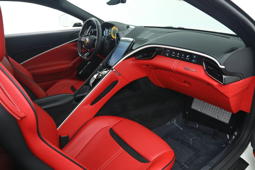 2021 Ferrari Roma - Image 20 of 31