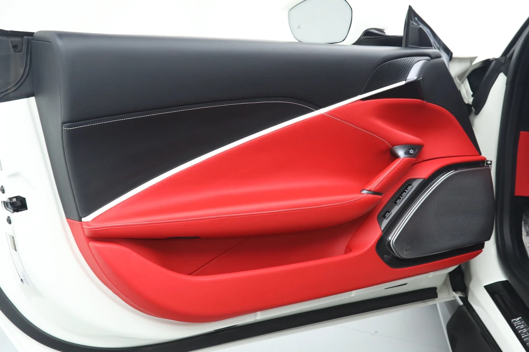 2021 Ferrari Roma - Image 26 of 31