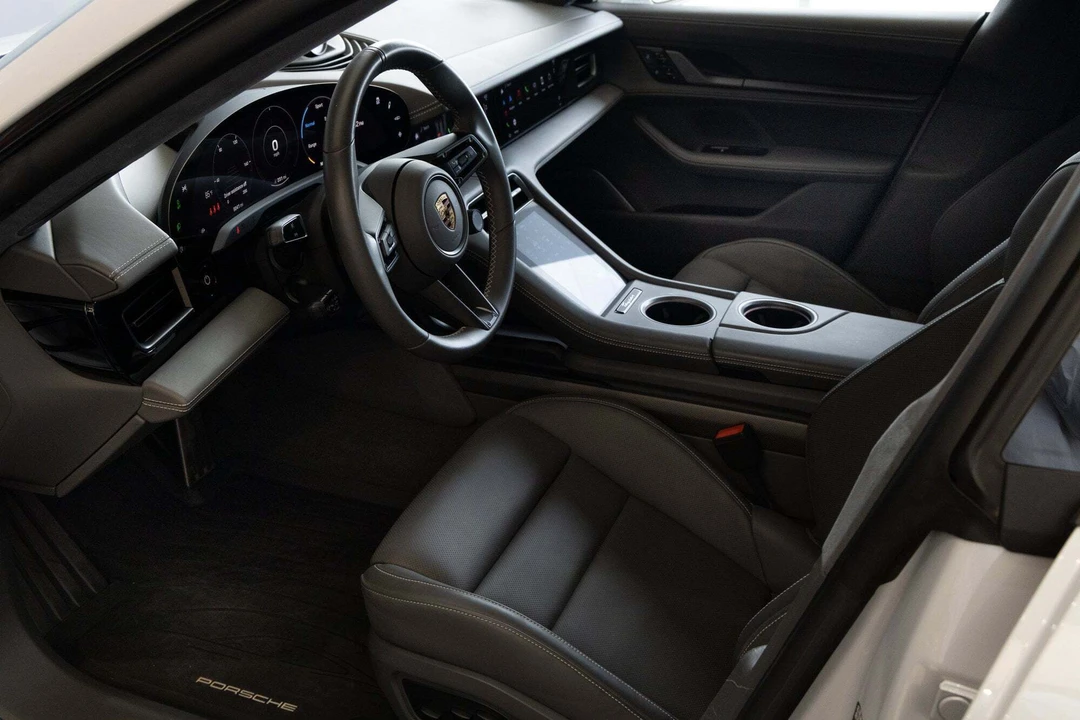 2021 Porsche Taycan Turbo S - Image 17 of 31