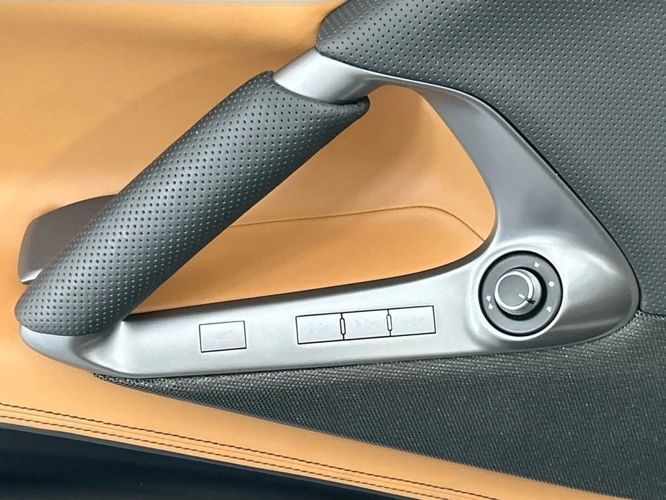 2022 Ferrari 812 GTS - Image 27 of 31