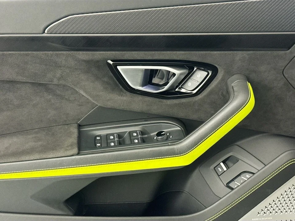 2022 Lamborghini Urus - Image 18 of 31