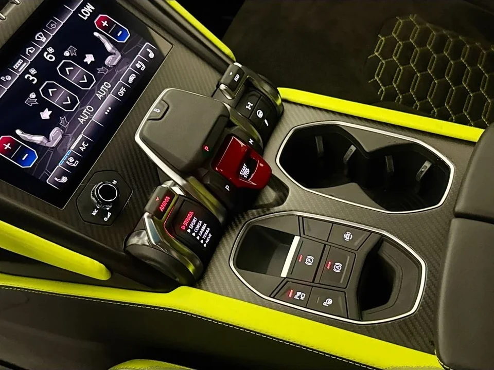 2022 Lamborghini Urus - Image 17 of 31