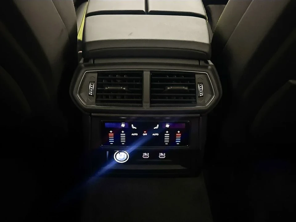 2022 Lamborghini Urus - Image 28 of 31