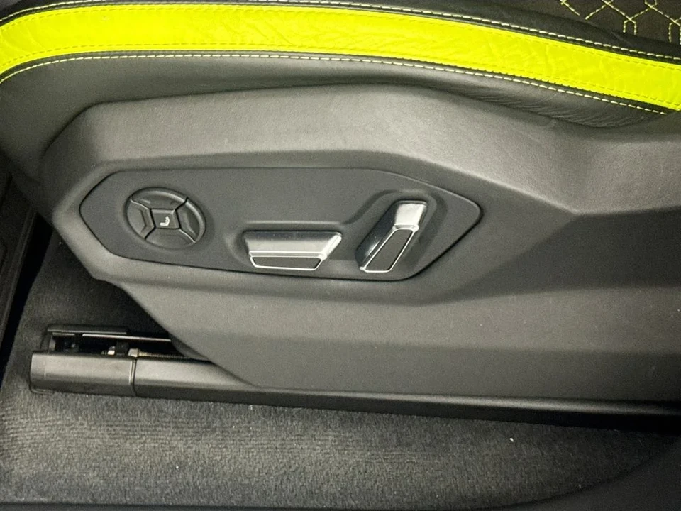 2022 Lamborghini Urus - Image 21 of 31
