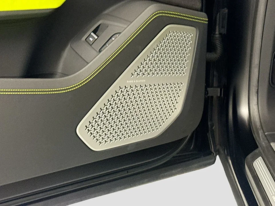 2022 Lamborghini Urus - Image 19 of 31