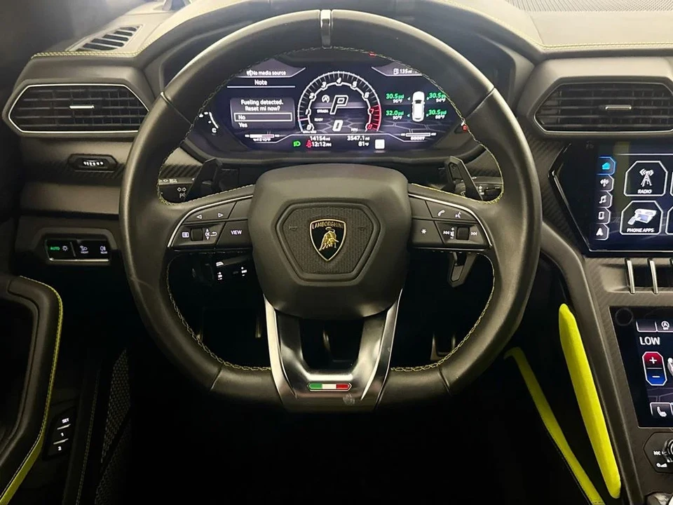 2022 Lamborghini Urus - Image 11 of 31