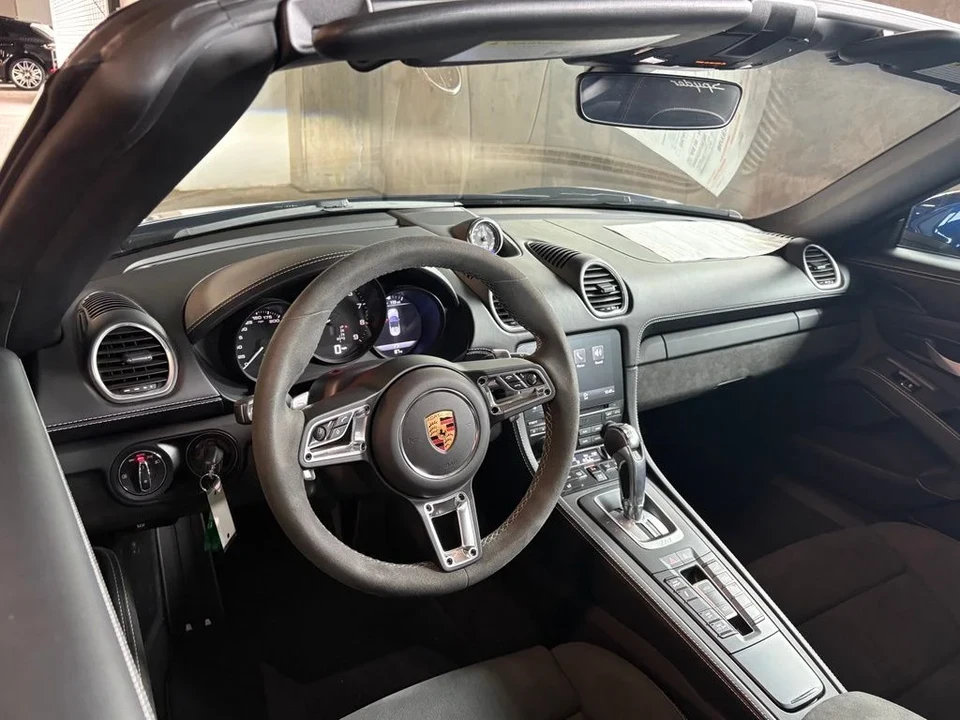 2022 Porsche - Image 6 of 31