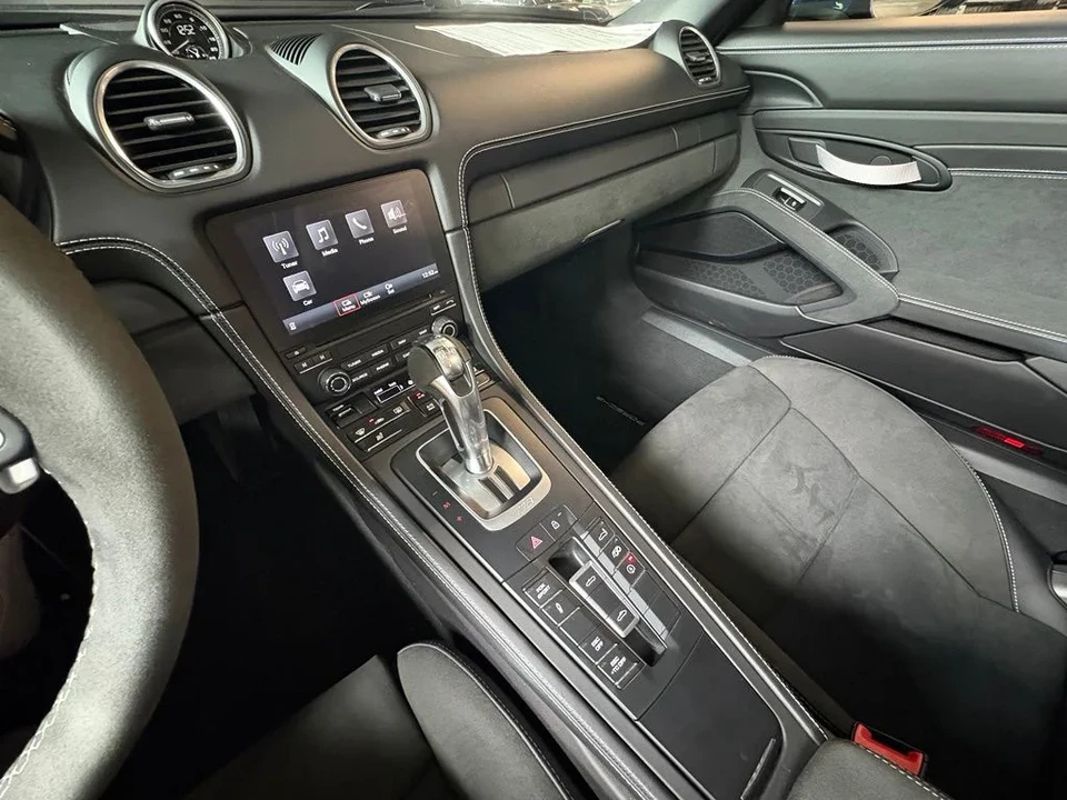 2022 Porsche - Image 29 of 31