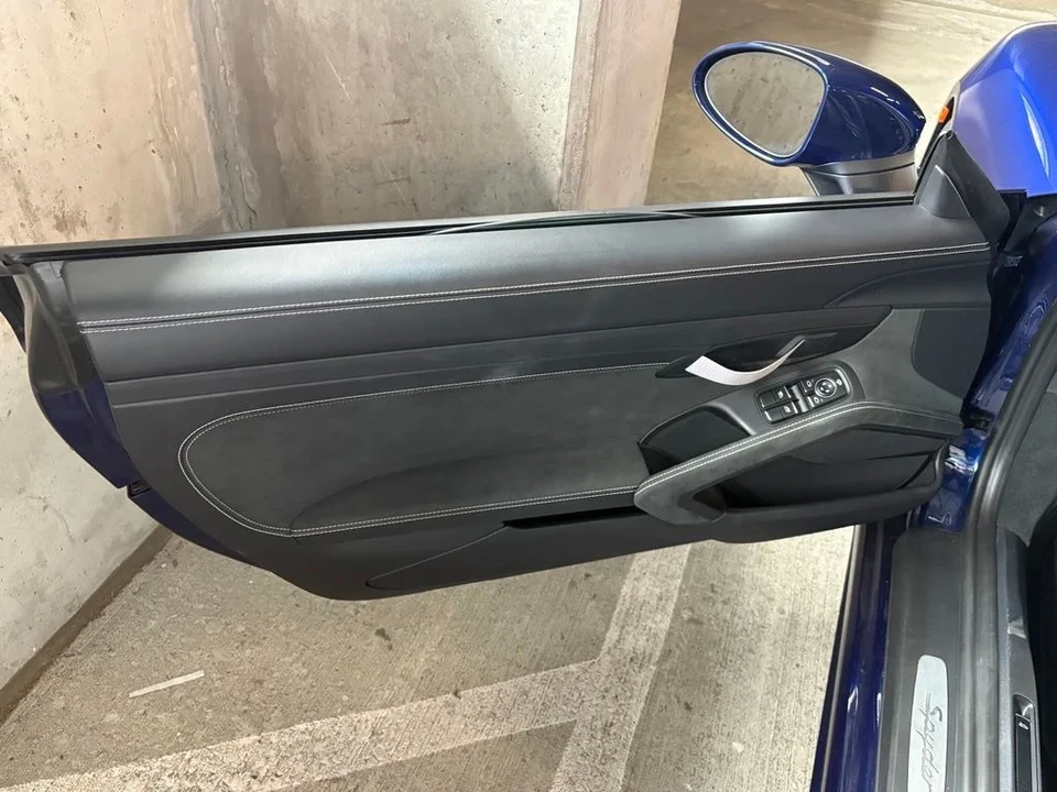 2022 Porsche - Image 18 of 31