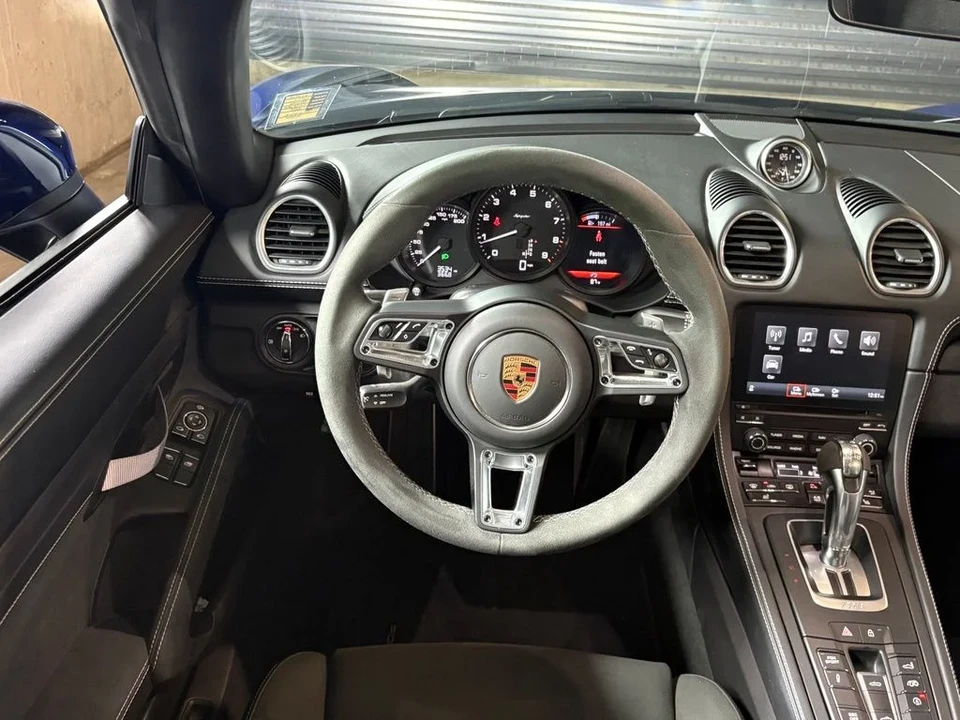 2022 Porsche - Image 22 of 31