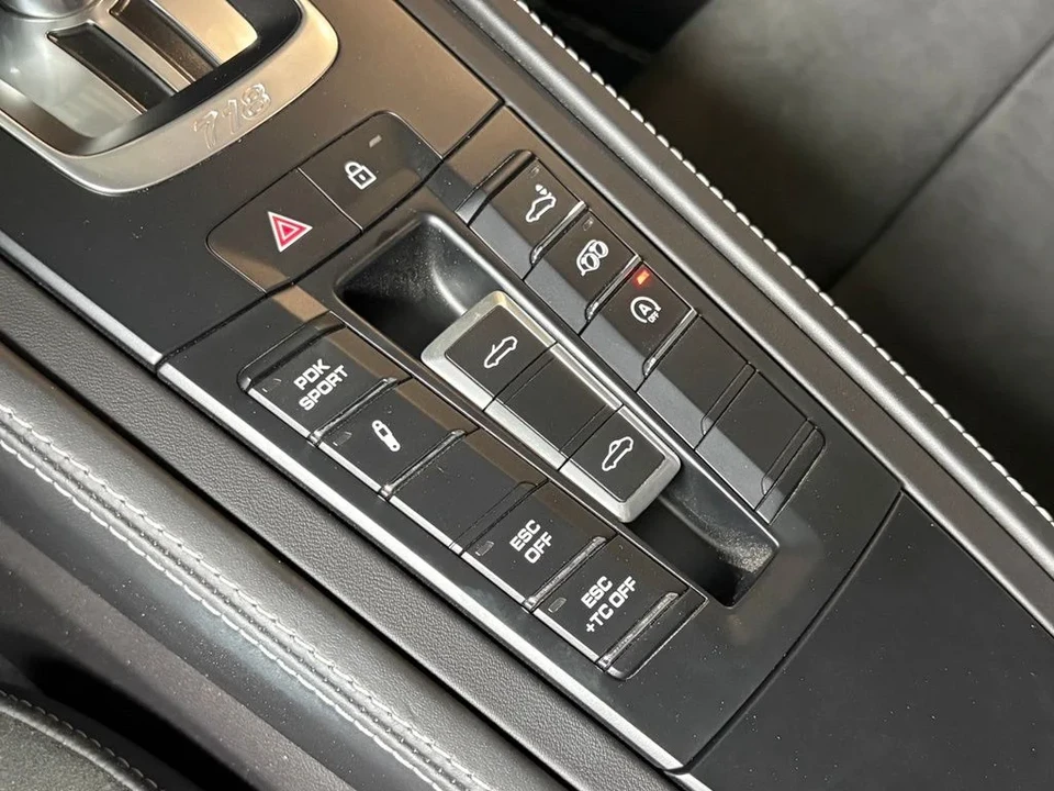 2022 Porsche - Image 28 of 31