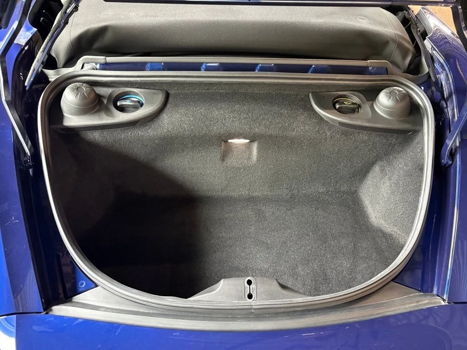 2022 Porsche - Image 30 of 31