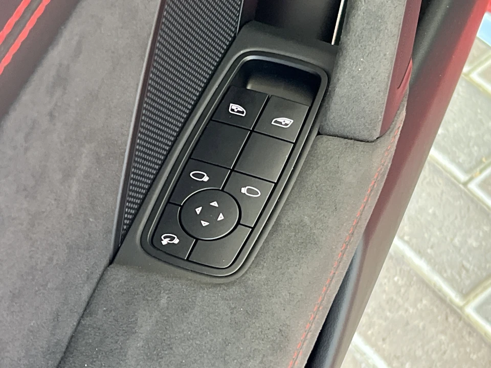 2022 Porsche 992 Carrera 4S - Image 15 of 31