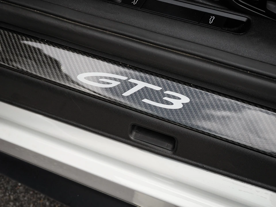 2022 Porsche 992 GT3 - Image 17 of 31