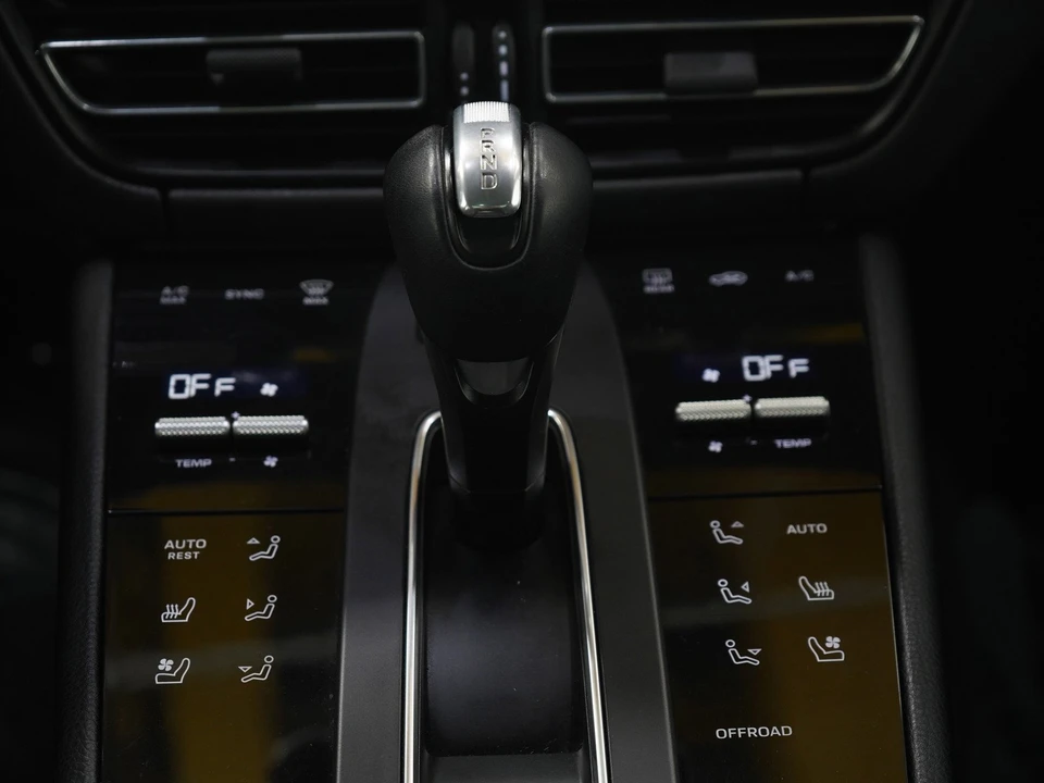 2022 Porsche Macan GTS - Image 21 of 31