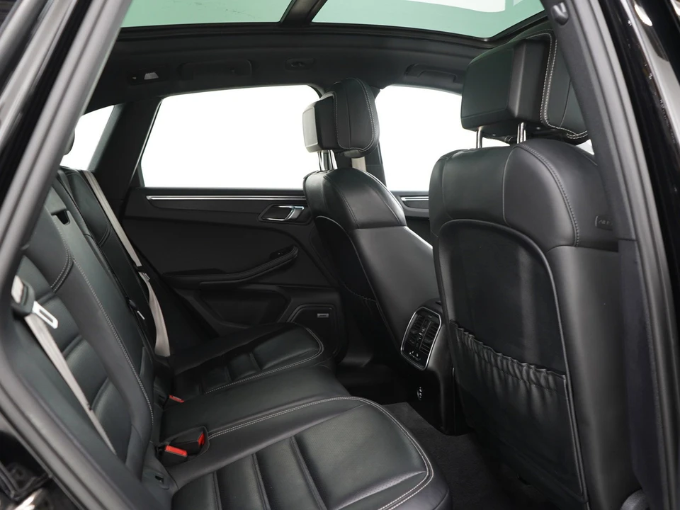 2022 Porsche Macan GTS - Image 15 of 31
