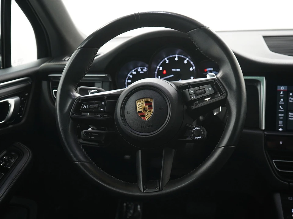 2022 Porsche Macan GTS - Image 18 of 31
