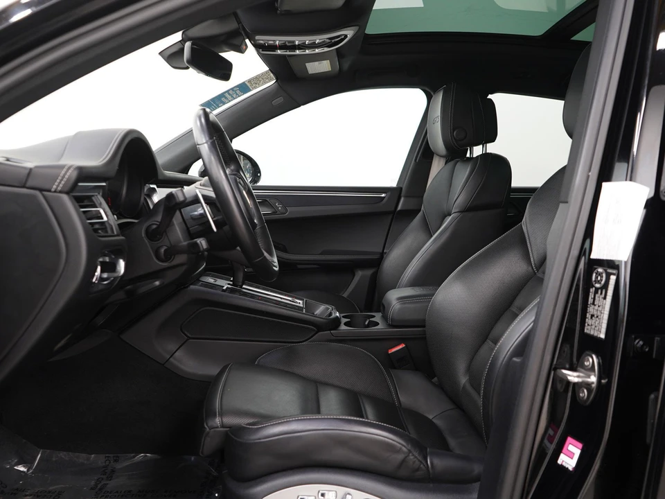 2022 Porsche Macan GTS - Image 27 of 31
