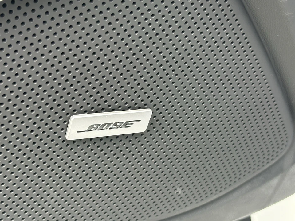 2023 Chevrolet Camaro ZL1 6th Gen - Image 15 of 31