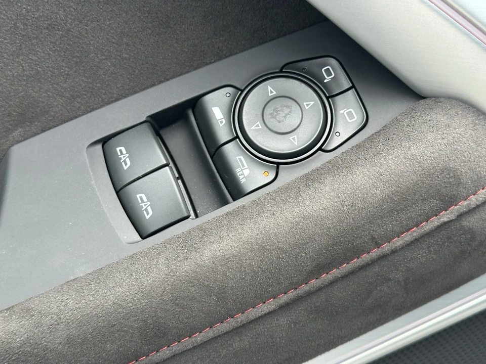 2023 Chevrolet Camaro ZL1 6th Gen - Image 14 of 31