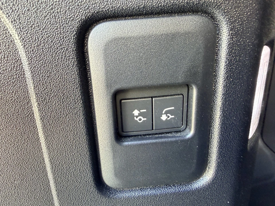 2023 Land Rover Defender L663 - Image 24 of 26