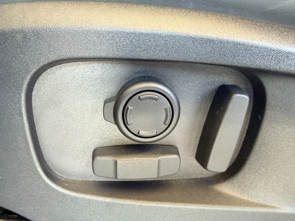 2023 Land Rover Defender L663 - Image 17 of 26
