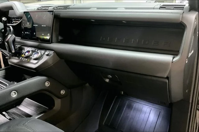 2023 Land Rover Defender L663 - Image 28 of 31