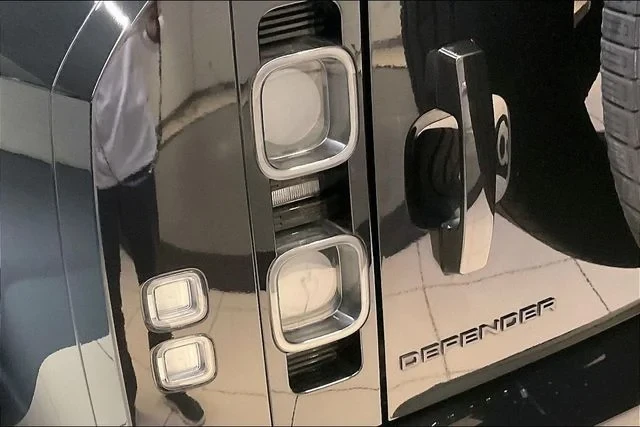 2023 Land Rover Defender L663 - Image 26 of 31