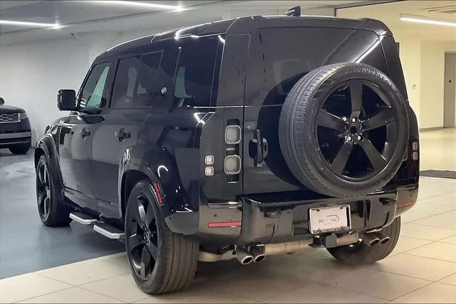 2023 Land Rover Defender L663 - Image 16 of 31