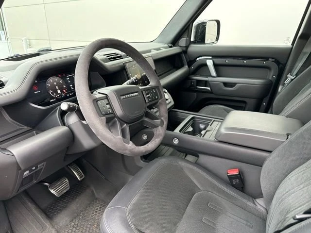 2023 Land Rover Defender V8 - Image 7 of 10