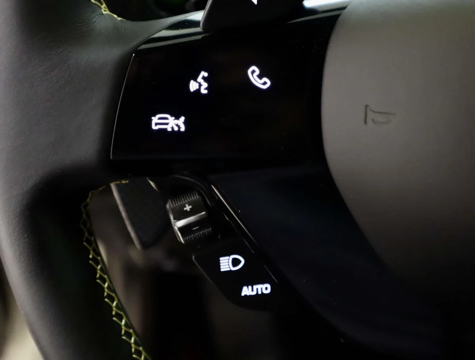 2023 Ferrari Roma - Image 25 of 31
