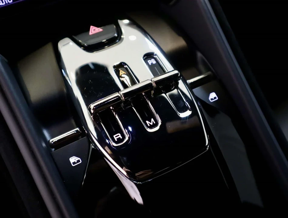 2023 Ferrari Roma - Image 27 of 31