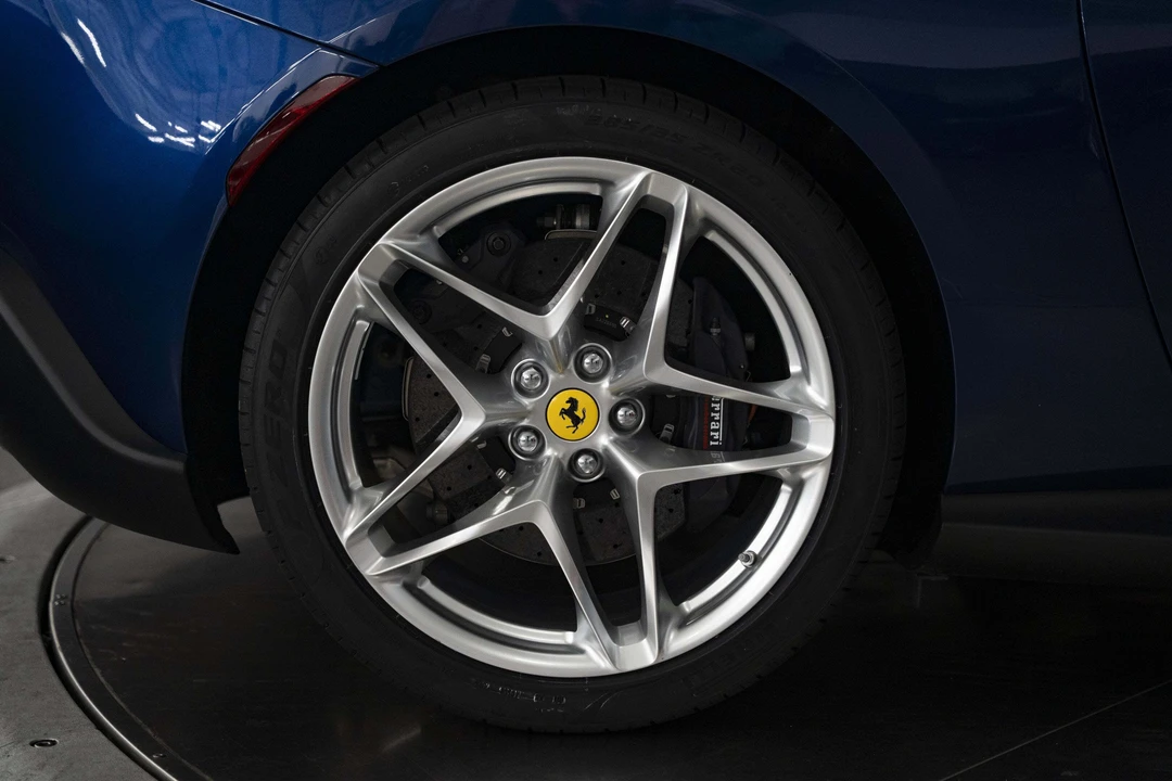 2023 Ferrari Roma - Image 14 of 31