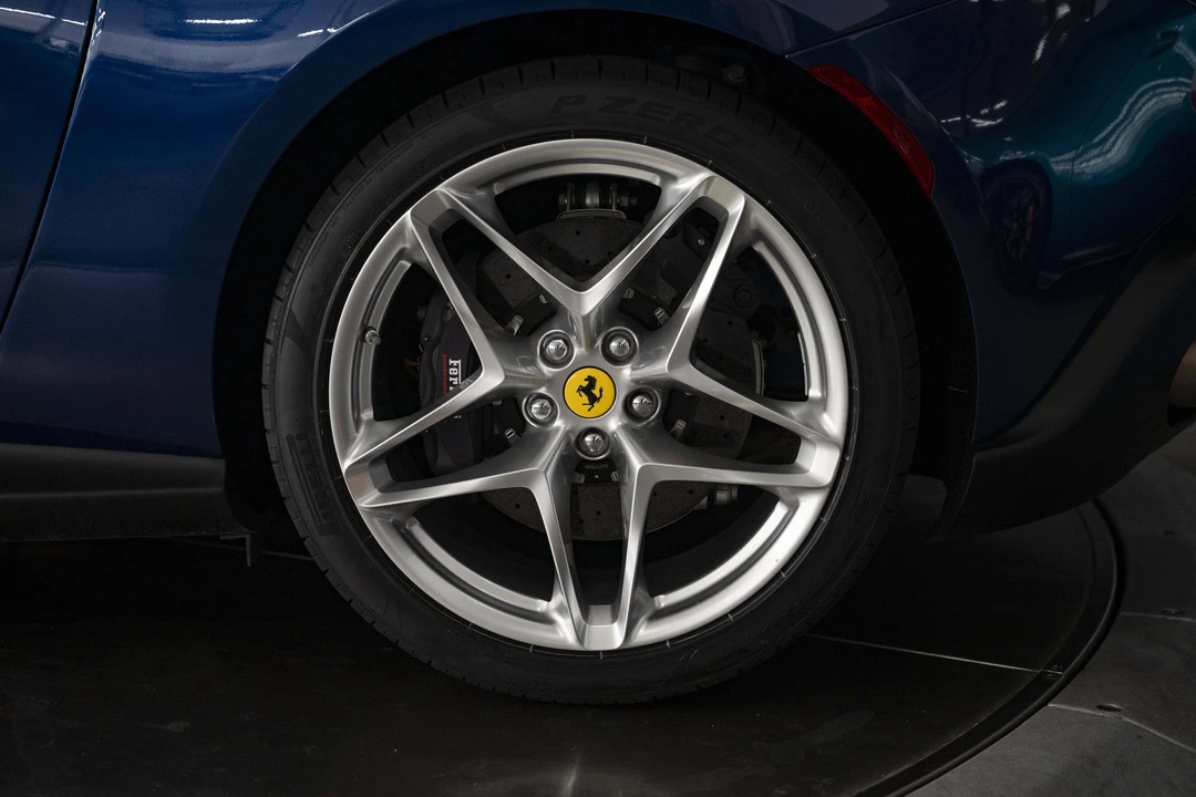 2023 Ferrari Roma - Image 17 of 31