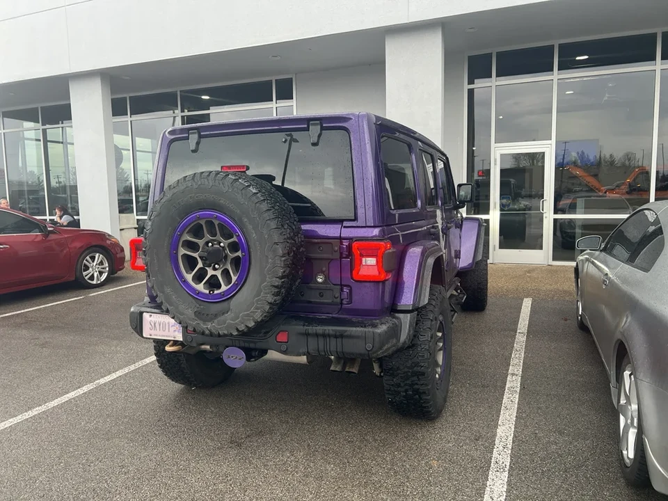 2023 Jeep JL Wrangler - Image 8 of 10
