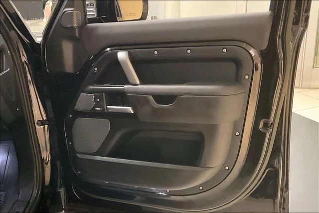 2023 Land Rover Defender L663 - Image 30 of 31